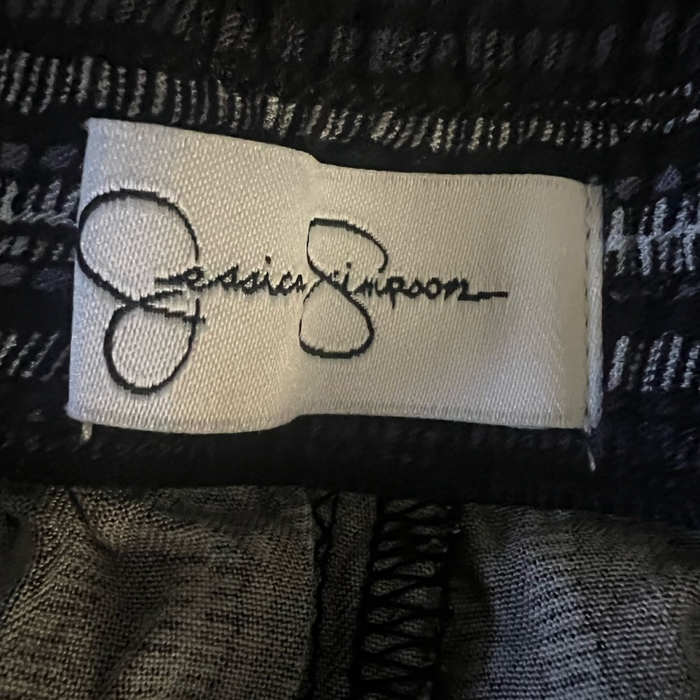 Jessica Simpson Monochrome Striped Design- Women’s XL - Picture 2 of 3